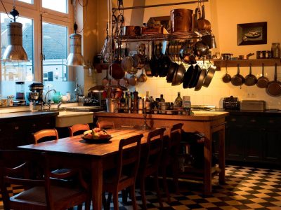cover_Villa_Lambertus_24_nov_2018_16akeuken__eettafel__aanrecht__pannen_